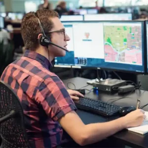 carrier support team checking appointments and delivery notes for an owner operator