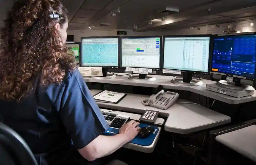 dispatch office of the best hotshot dispatch company planning high paying loads